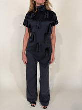 Carica l'immagine nel visualizzatore di Gallery, Blusa Fiocco | Black &amp; White
