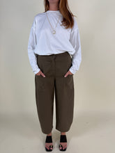 Carica l'immagine nel visualizzatore di Gallery, Pantalone cargo corner I più colori
