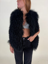 Load image into Gallery viewer, Gilet in Mongolia I produzione Artigianale Made in Italy I PRE ORDINE
