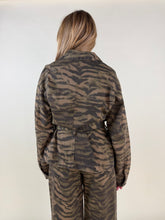 Load image into Gallery viewer, Giacca zebra verde | Cinturata | Set coordinato
