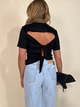 Carica l'immagine nel visualizzatore di Gallery, T-shirt con Nodo | Più colori
