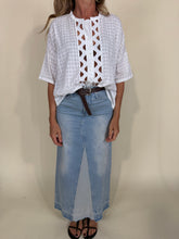 Load image into Gallery viewer, Camicia Filos | Ricami e mussola
