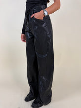 Carica l'immagine nel visualizzatore di Gallery, Pantalone Ecopelle | Black
