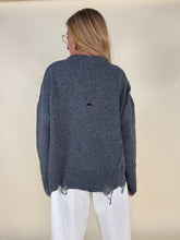 Carica l'immagine nel visualizzatore di Gallery, Maglione con strappi I GREY
