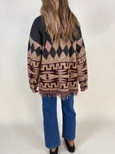 Carica l'immagine nel visualizzatore di Gallery, Cardigan jacquard in fantasia
