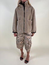 Load image into Gallery viewer, Giacca Teddy con zip
