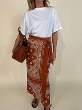 Load image into Gallery viewer, Gonna Pareo Foulard | Stampa Bandana | Arancione
