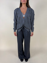 Carica l'immagine nel visualizzatore di Gallery, Cardigan in maglia con ricamo I Grey
